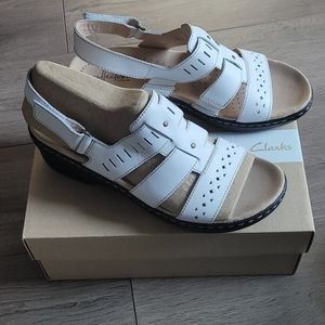 NIB Clark's Lexi White Leather Sandals Size 9